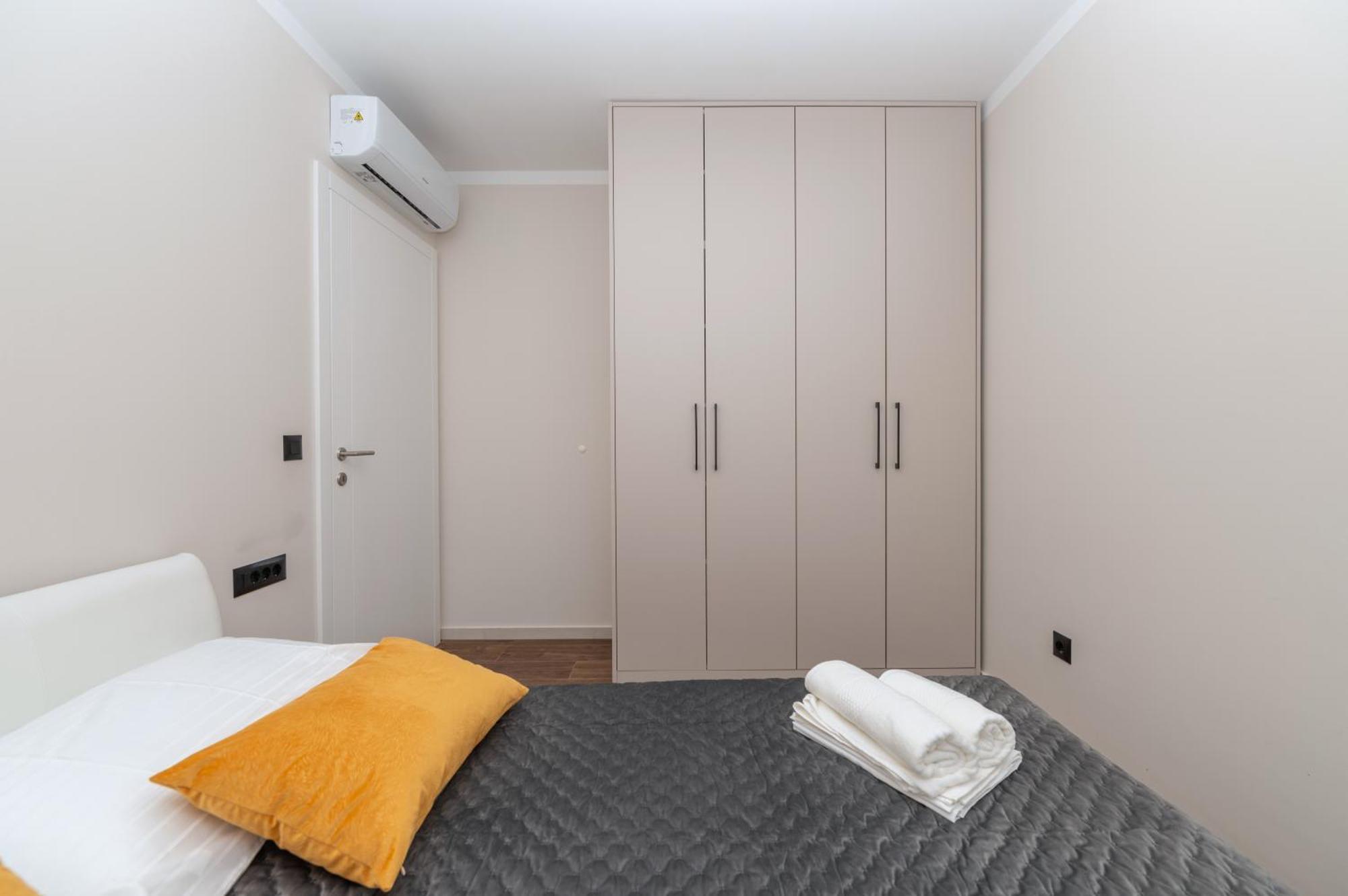 Ap12b Apartment
